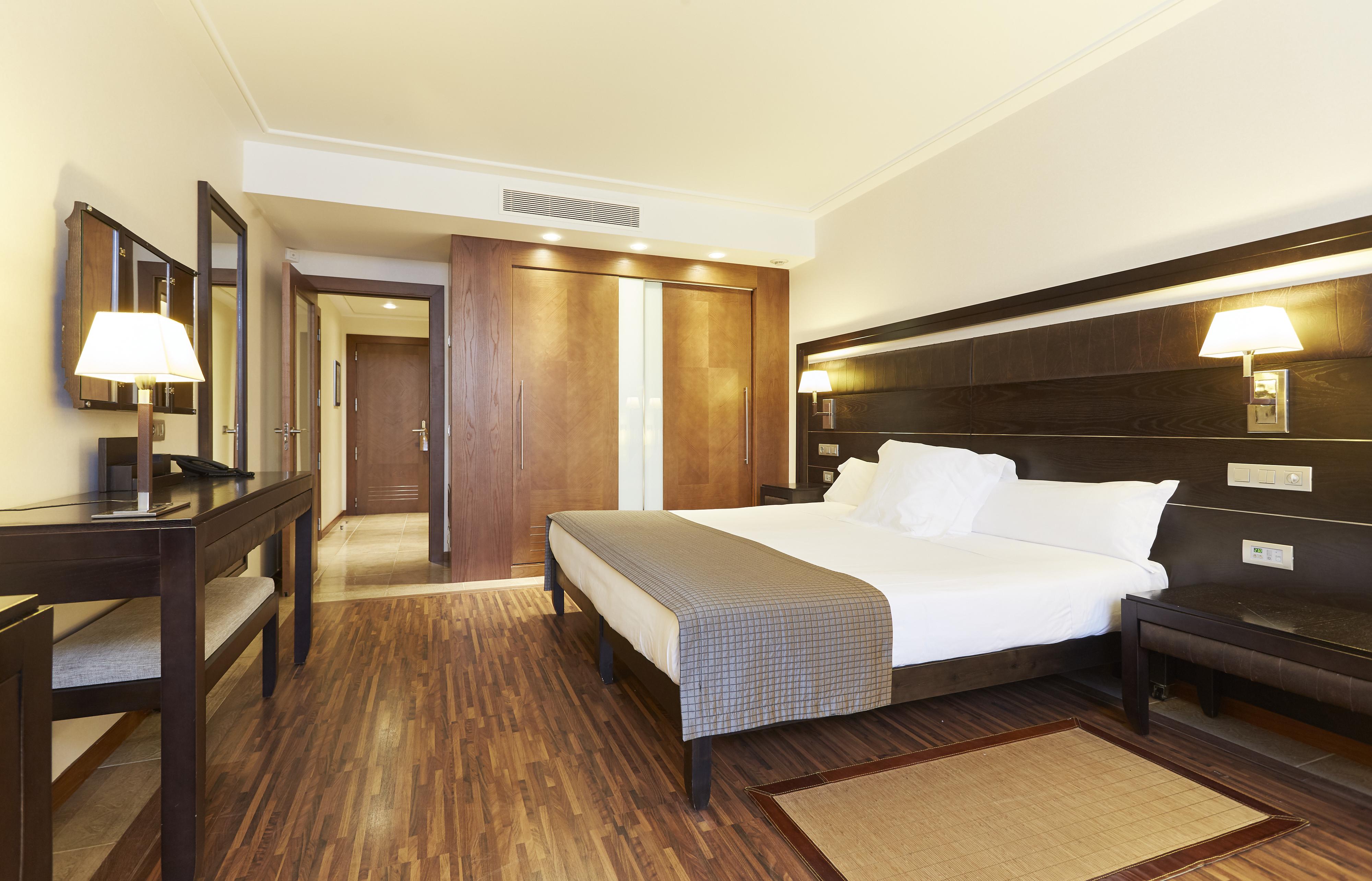 Insotel Fenicia Prestige Suites & Spa Santa Eularia des Riu Exterior photo
